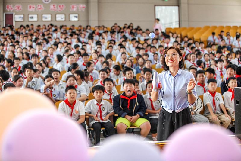 “科学探索，创想未来”——博爱县新华小学开展科学教育节活动