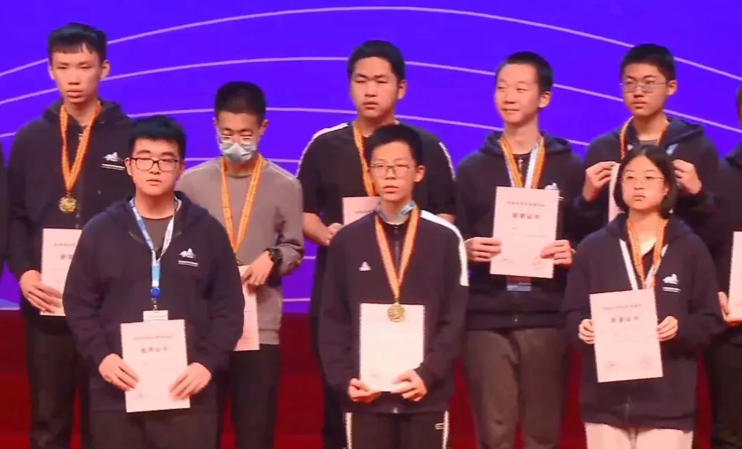 精准赋能！让青少年在科学世界里无畏去闯自由飞翔