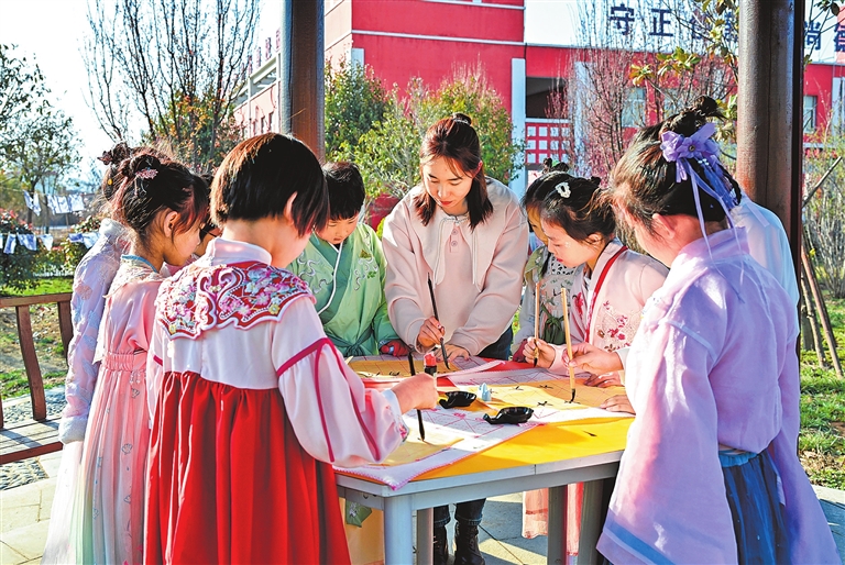 淇县阳光小学：让学生感受汉服魅力