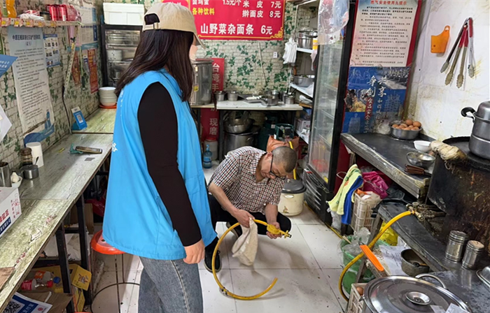 拧紧燃气安全阀   守护城市烟火气 ，郑州市中原区三官庙街道中原中路一社区开展燃气安全大排查