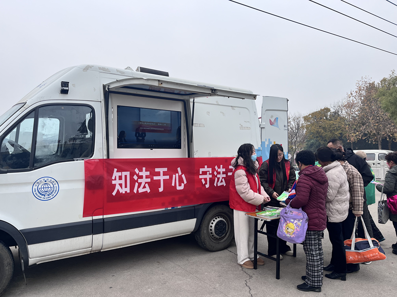 “弘扬宪法精神，增强法治观念” 宝丰县科协开展宪法日宣传活动