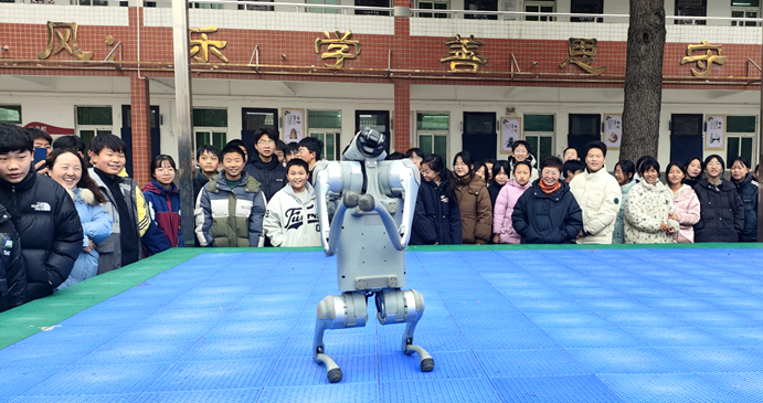 三门峡市湖滨区科普大篷车进校园 点亮乡村学子科技梦