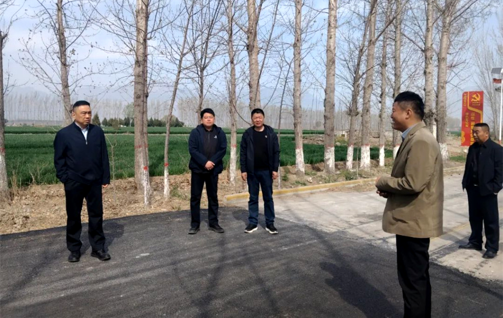 辉县赵固镇：加强农村道路建设 推动乡村振兴步伐