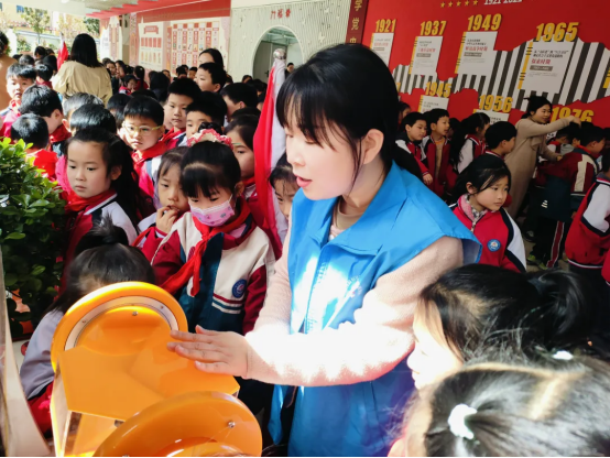 踏上科学之旅 争做科学小达人——南阳唐河县科普大篷车走进县第六小学