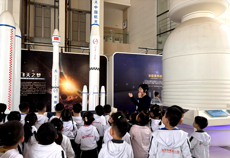 三门峡市召公岛幼儿园走进科技馆开展科普研学活动