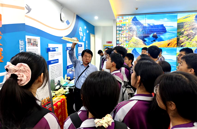 探秘科研高地 感悟国情力量——新乡市科协组织开展“科学大咖面对面”暨“科技创新 筑梦小小科学家”系列活动