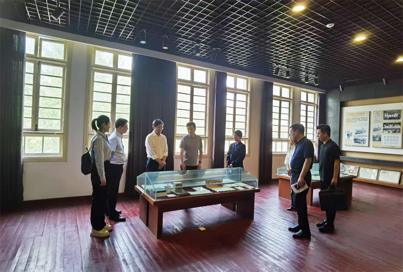 李纪峰一行赴省实验中学调研交流，共探科学教育新路径
