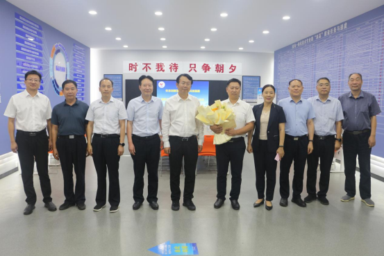 南阳市领导走访慰问科技工作者代表