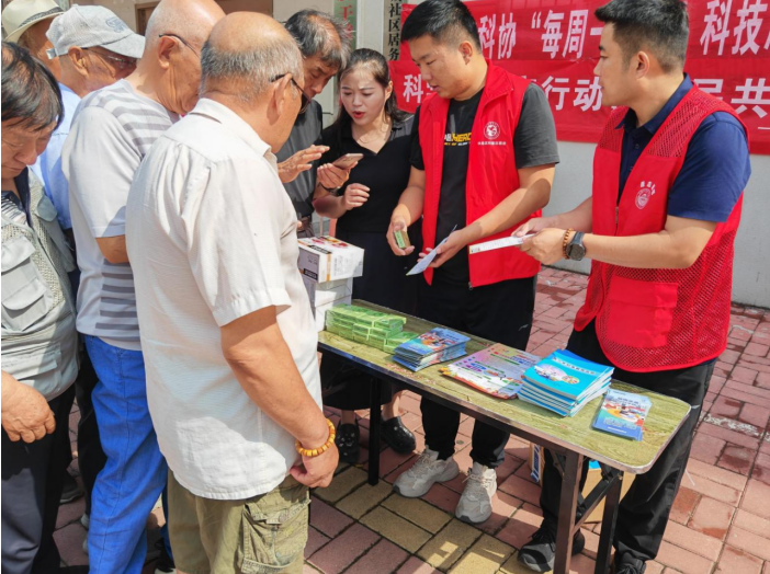 濮阳市华龙区科协走进社区开展科学护眼知识科普宣传活动