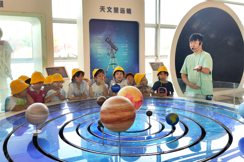探秘科学世界 点燃童梦之光 —— 神童幼儿园走进三门峡科技馆开展研学活动