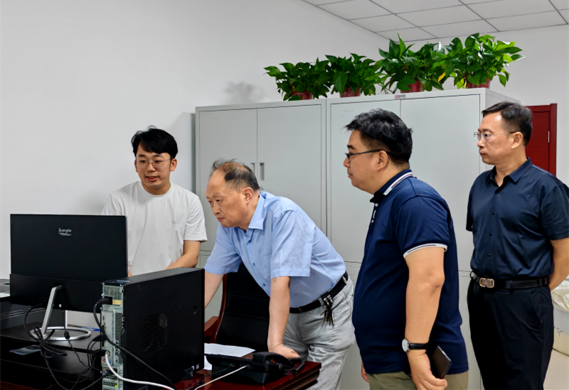 邓洪军到省科协人才发展中心开展调研工作