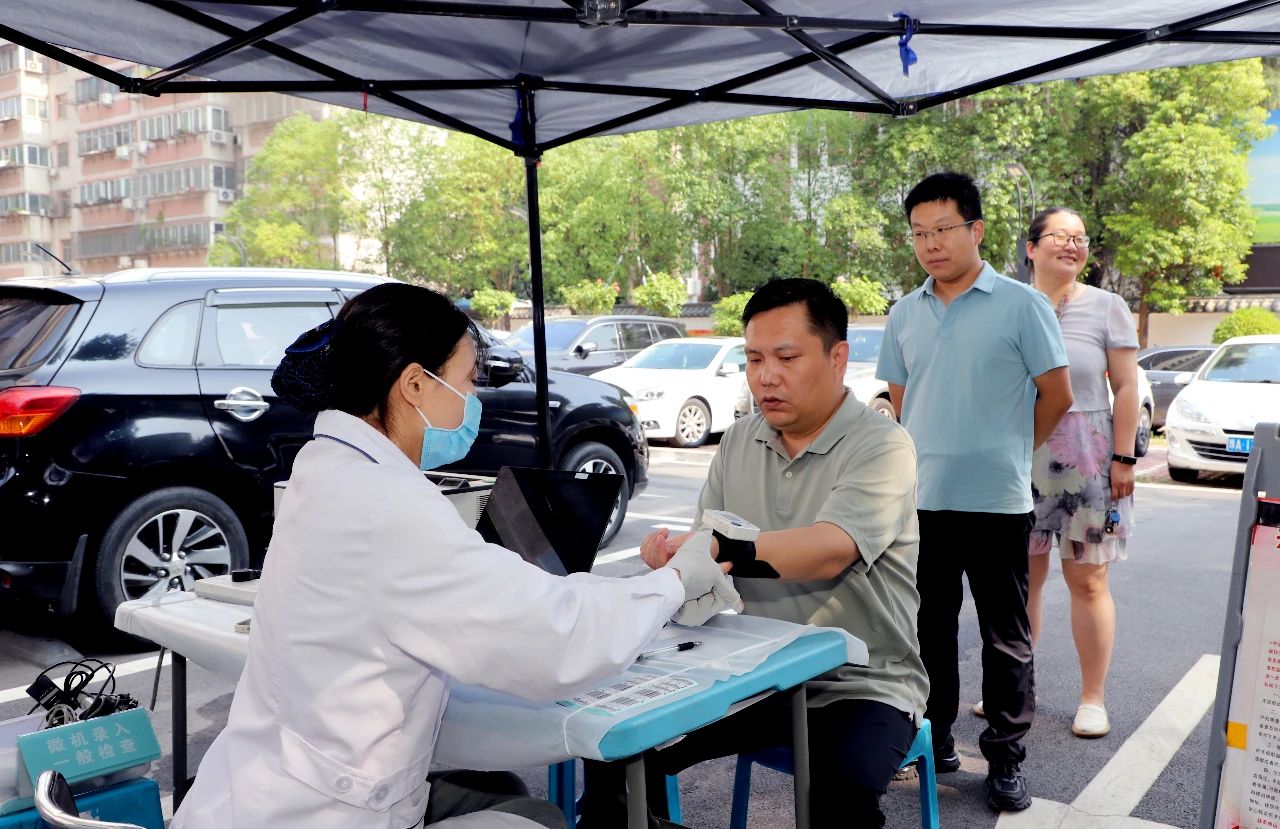 河南省供销合作总社组织开展无偿献血活动