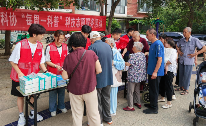 濮阳市华龙区科协开展食品安全知识科普宣传活动