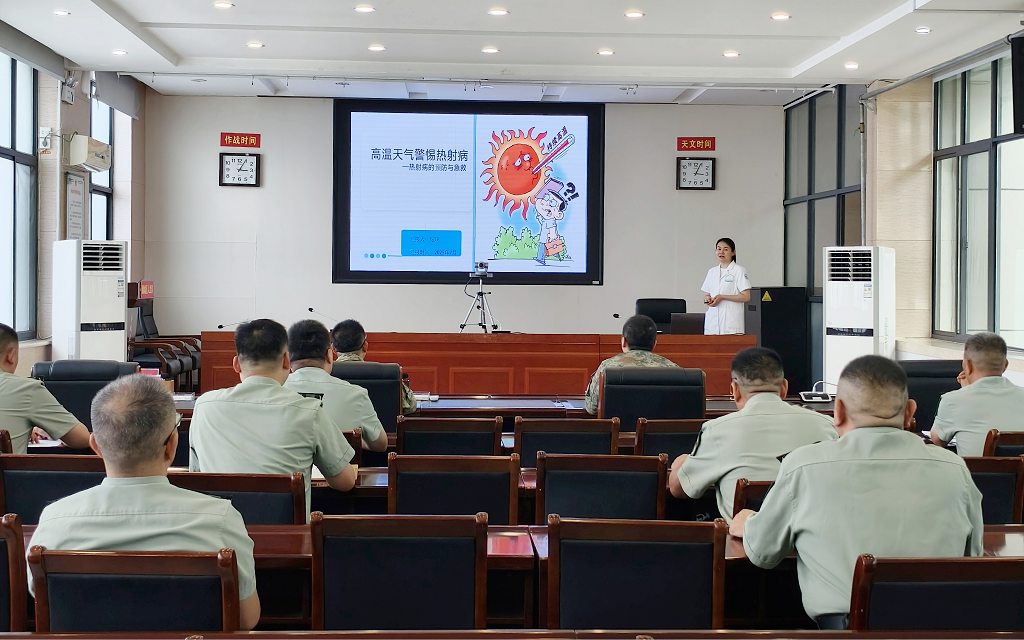 漯河市郾城区科协开展急救科普公益活动