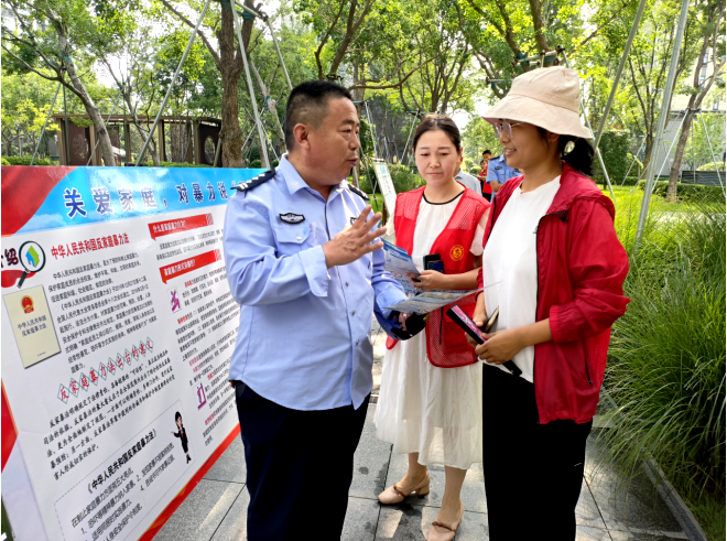 清丰县科协联合固城乡派出所开展反对家庭暴力宣传活动