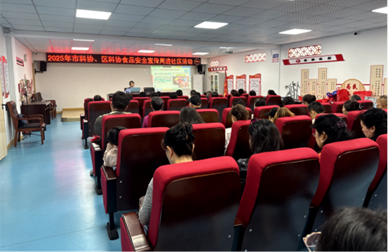 三门峡湖滨区开展食品安全周进社区活动 守护居民“舌尖安全”
