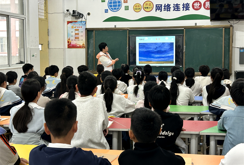 “观云识天”气象科普活动走进淇县阳光小学