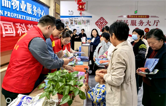 南乐县科协开展“科普宣传进社区 家庭教育解困惑”科普宣传活动