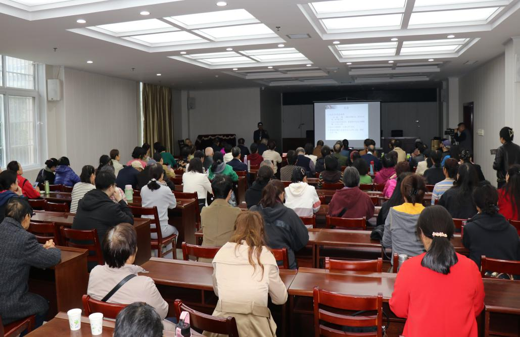 北京大学教授王新安为驻马店老年群体启悟颐养之道