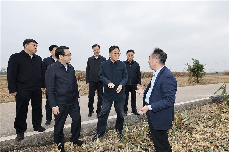 刘宁到柘城鹿邑淮阳调研时强调： 扛牢政治责任全力抓好“三秋”生产， 坚持创新引领推动县域产业转型升级