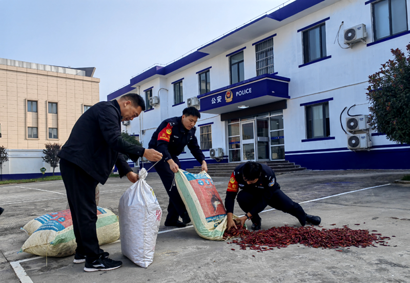 派出所变身“晒椒驿站”，这波操作暖到心坎！