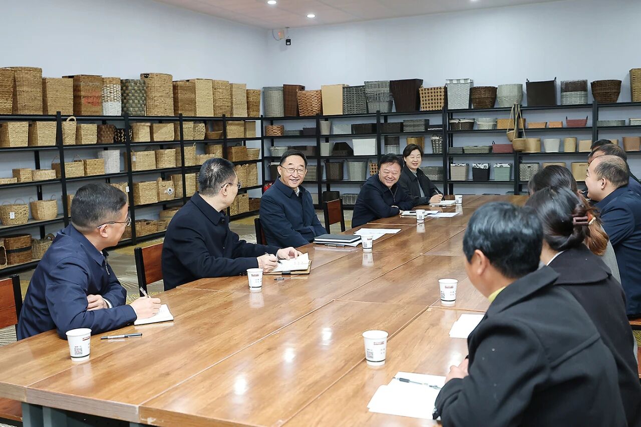 刘宁到开封兰考县杞县龙亭区宣讲全会精神并调研时强调：深入学习贯彻党的二十届四中全会精神 加快发展县域主导产业推进乡村全面振兴