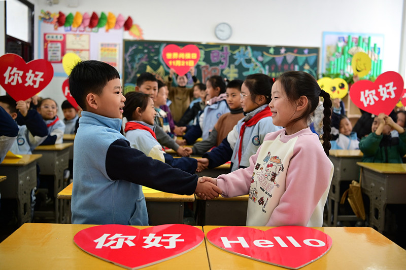 沁阳市中小学校迎接“世界问候日”