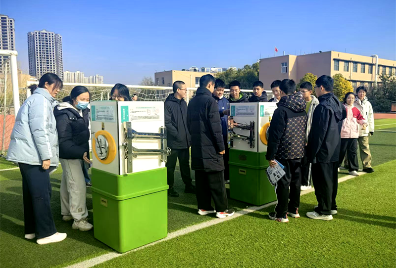 移动科技馆亮相市级盛会 ——宝丰县科协大篷车助力全市教体系统首届科技成果展