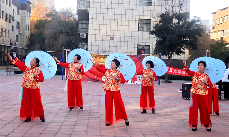 范县开展“银发先锋进社区 余热生辉促和谐”文明实践活动——走进杏坛社区