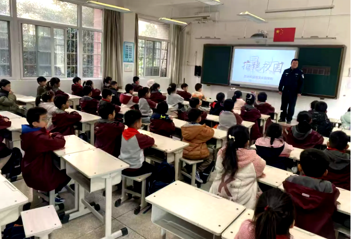 法治甘霖润校园 守护童真促成长  ——郑州市管城回族区春晓小学举行法治副校长进校园活动