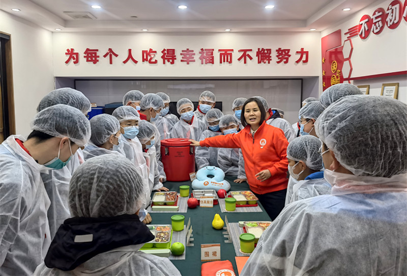 巧手迎冬至-田间学农事 ——郑州市南阳路第二小学开展冬至劳动实践教育活动