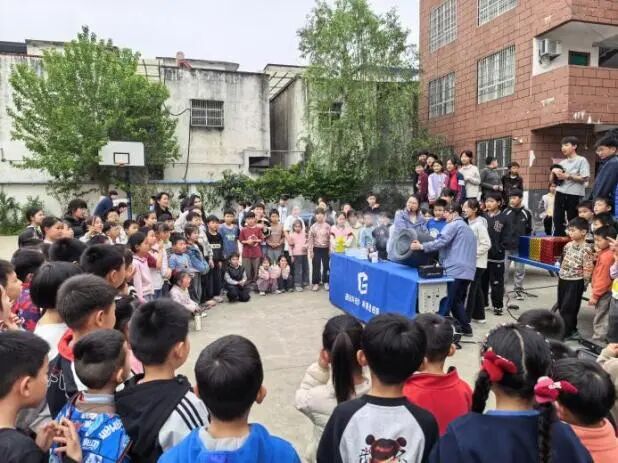 固始县科普大篷车走进马堽集、杨集、观堂等五所乡镇学校