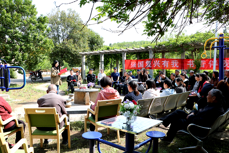 书香润民心 新风启新程 ——济源示范区科协开展“四送一助力”活动