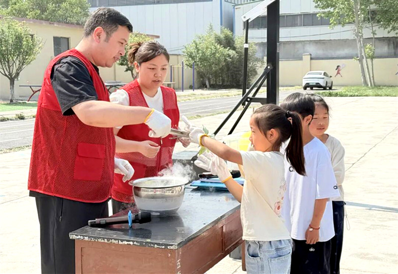 零距离感受科学魅力！科普大篷车开进沁阳