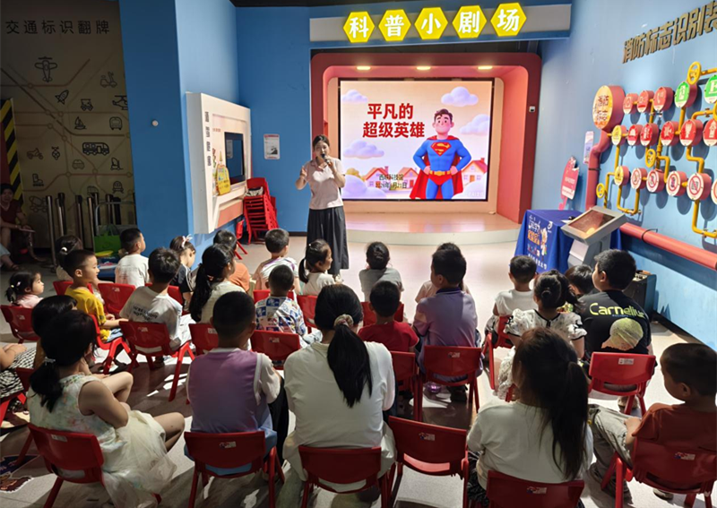 西峡科技馆创新推出“父亲节主题脱口秀” ——让父爱与科学同频共振