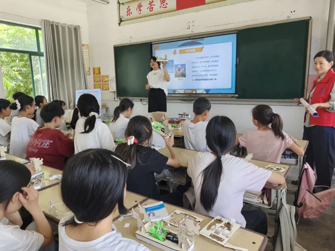 科普资源下沉乡村 趣味科创点亮童心 — 郑州市科协“社区科学大玩家”活动走进乡村校园