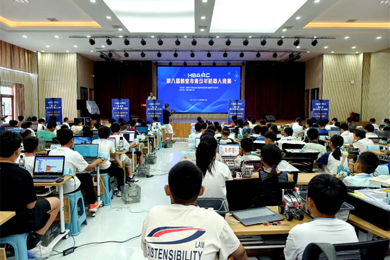 第八届鹤壁市青少年机器人竞赛成功举办