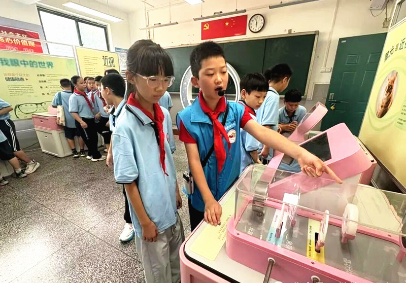 “点亮科普之光 放飞科学梦想”——平顶山市科协指导开展全国科普月流动科技馆校园巡展