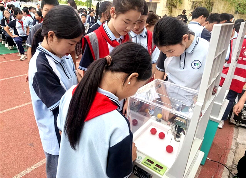 科技进校园 少年开启科学新课程——湖滨区科协走进三门峡市第四小学开展科普展示活动