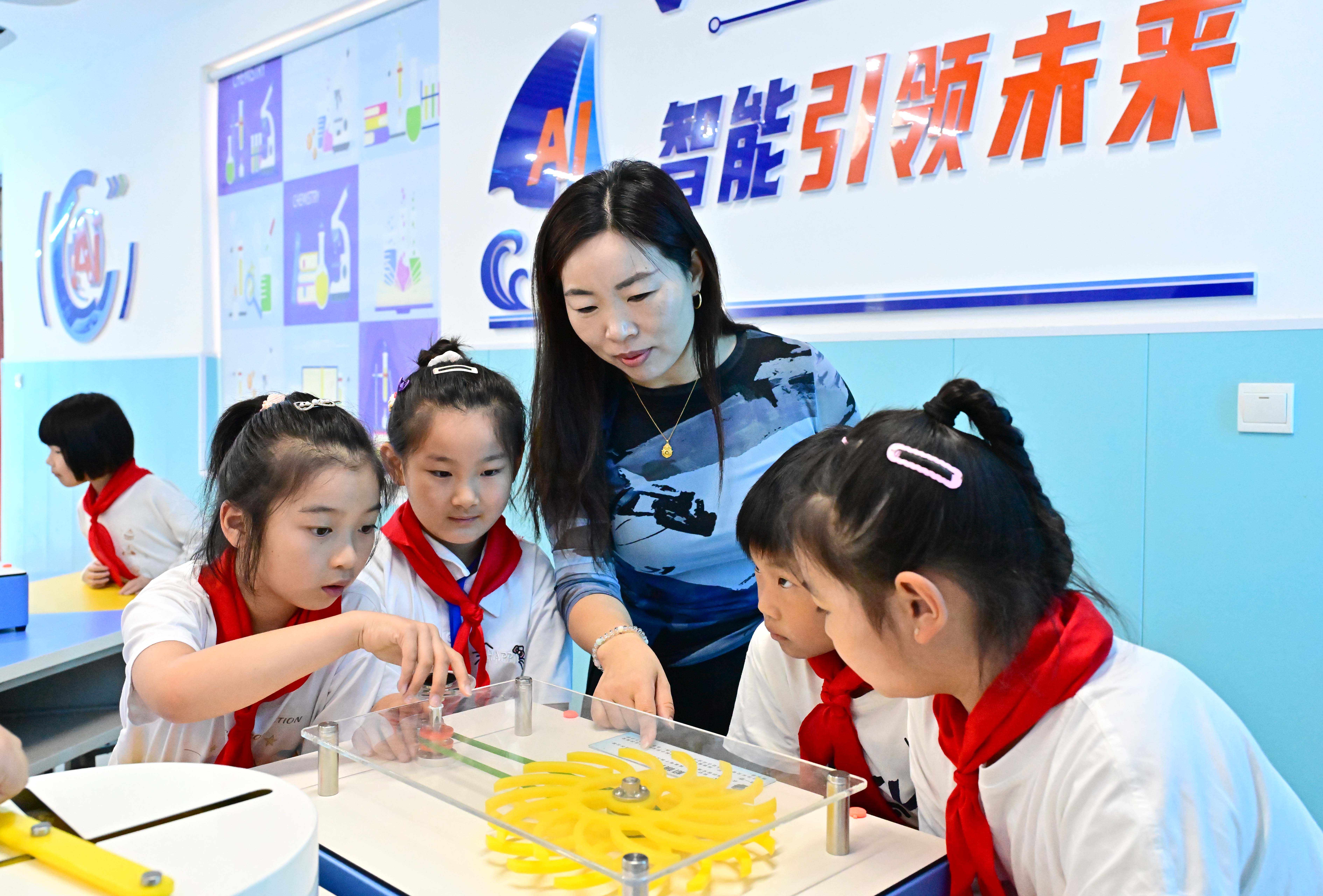 夏邑县育才学校打造AI科学实验室 小学生玩转智能科创课程