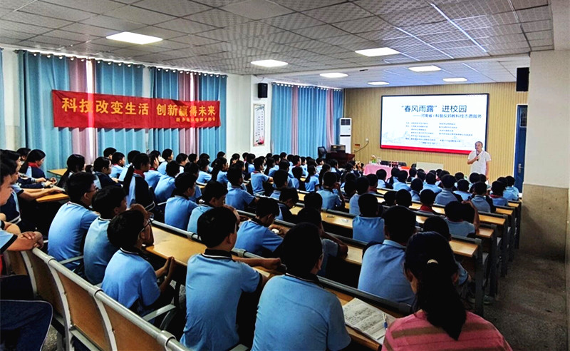 “春风雨露”进校园 科学“放大镜”揭穿邪教伪装—— 河南省“i科普”反邪教科技志愿服走进新乡市凤泉区陈堡小学