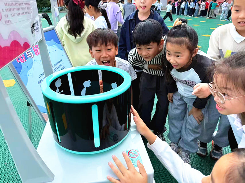 义马市2026年全国科普月系列活动——科普大篷车进校园  点亮青少年科学探索梦