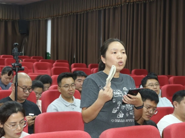 商丘市第三高级中学举办“用AI解决真实问题——以中国智慧认识和使用AI”专题培训