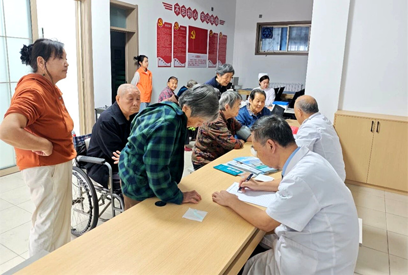 重阳敬老 科普惠民——新乡市社区流动科普馆巡展活动走进凤泉区电力社区