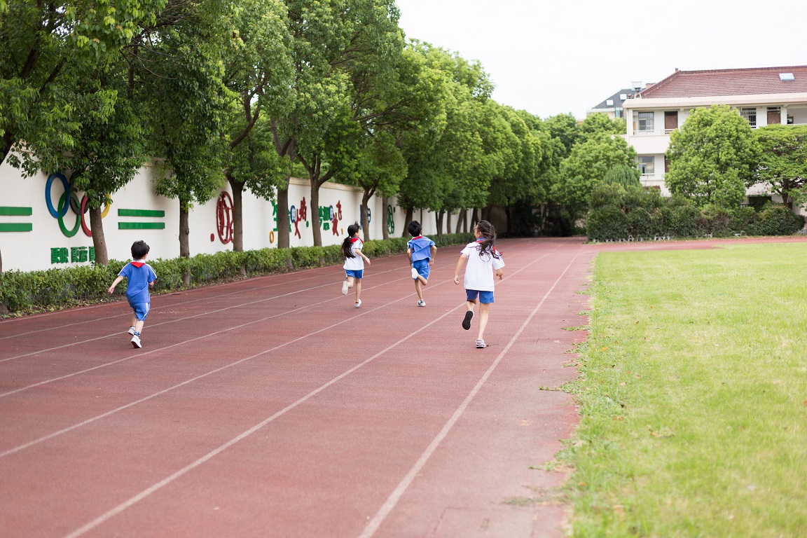 今年郑州市区小学入学年龄由各区确定 报名方式分线上报名和现场报名