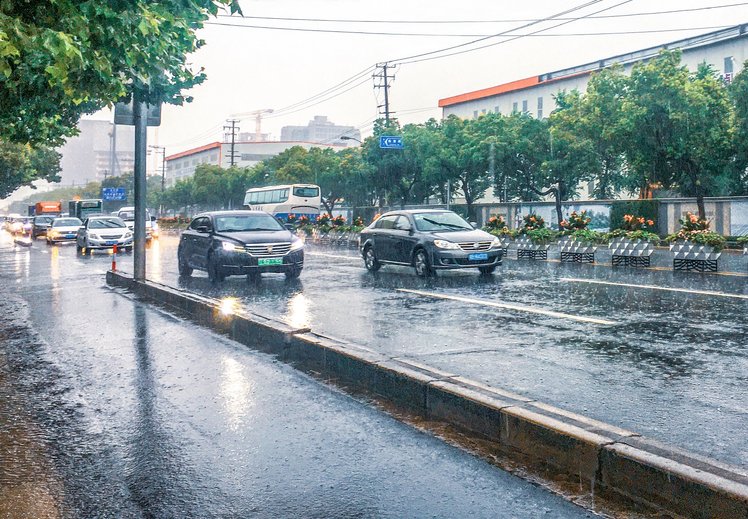 29日下午至30日，河南大部有阵雨、雷阵雨