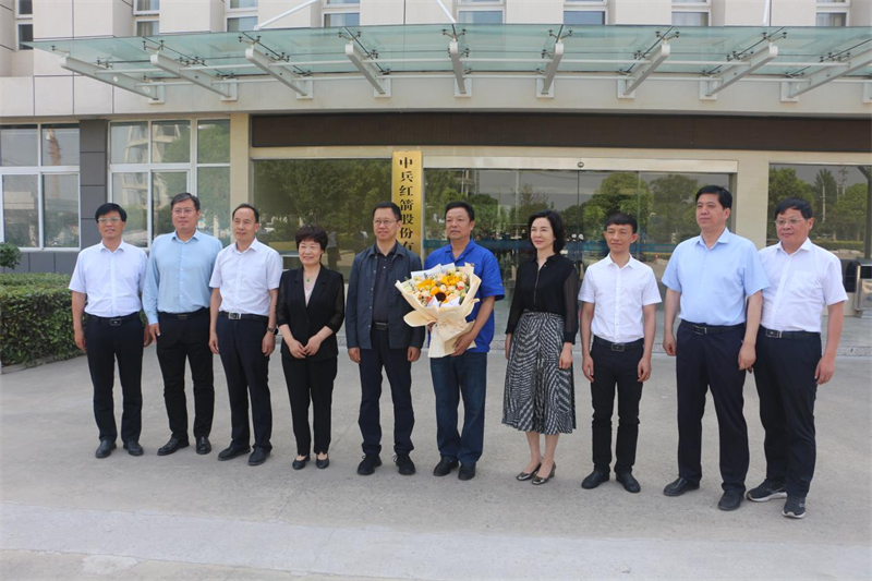 南阳市领导慰问科技工作者代表
