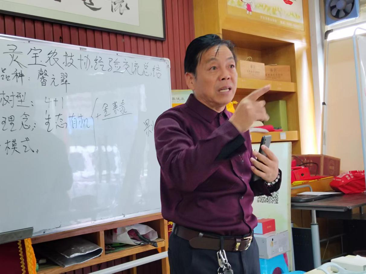 河南省老科协开展银龄助农行动