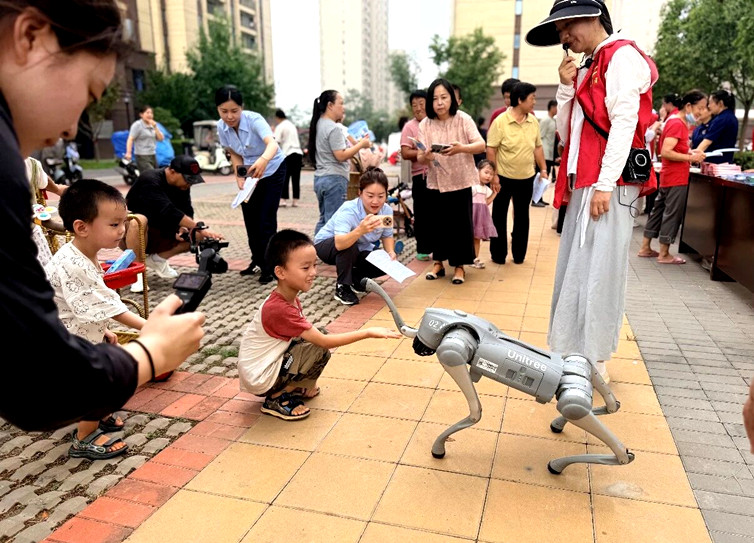 党群一家亲 社志融合暖人心——济源示范区科协开展“愚公故里科普行”进社区活动