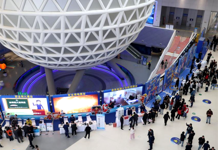 一堂消防课的“变形计”——河南省科技馆消防宣传月首日记忆